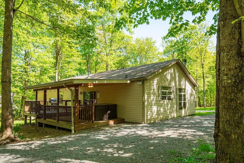 *Entire House • Sleeps 9 • Hot Tub • Pets Welcome* McHenry Exterior photo