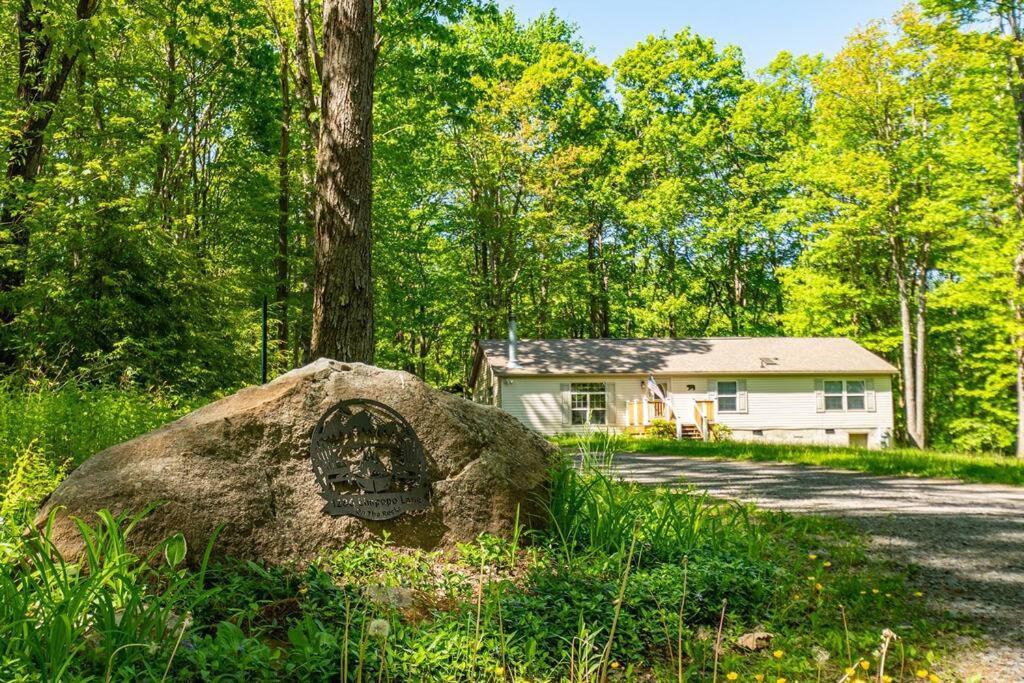 *Entire House • Sleeps 9 • Hot Tub • Pets Welcome* McHenry Exterior photo