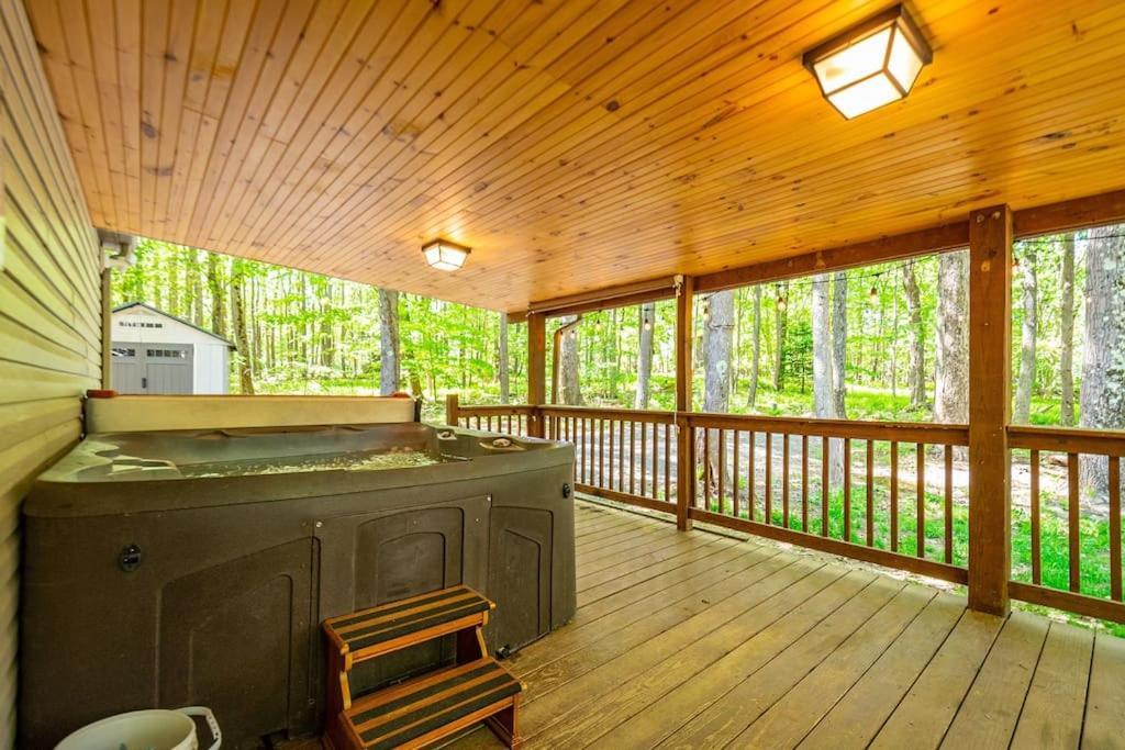*Entire House • Sleeps 9 • Hot Tub • Pets Welcome* McHenry Exterior photo